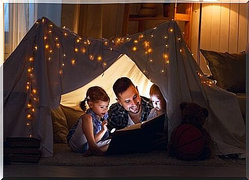 father reads stories to the children