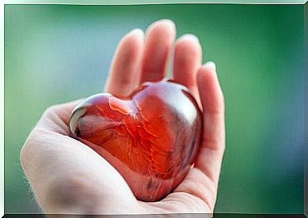 A glass heart that represents Persian sayings about love