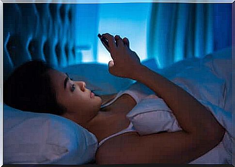 A woman texting in bed.