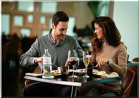 A happy couple eating at a restaurant